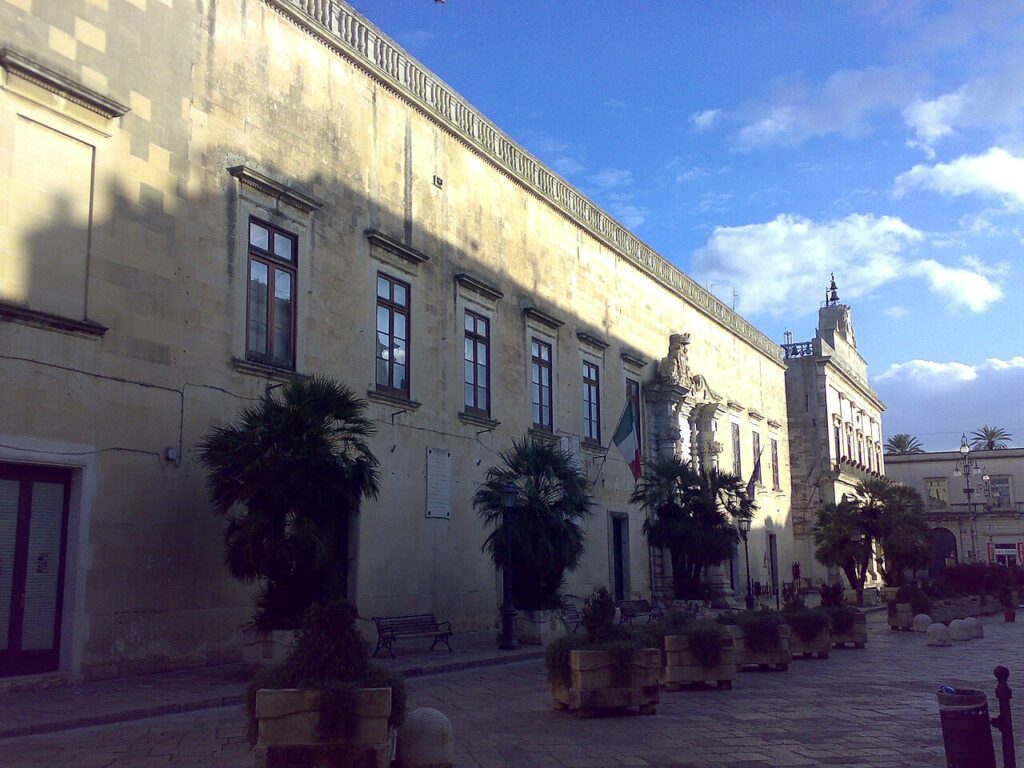 Maglie (LE), Palazzo Capece, già sede dell'omonima Scuola Media Statale