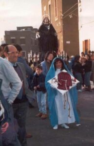 Carmelina penitente durante la processione del Venerdì santo